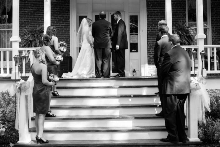 Say "I do" amidst the elegant beauty of the Glen-Willis House 