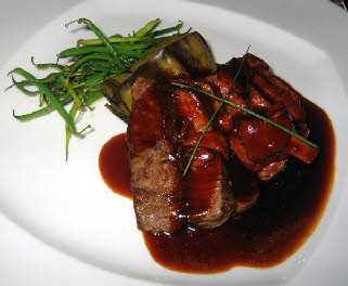 Enjoy a sumptuous feast and try our beef tenderloin with red wine!  